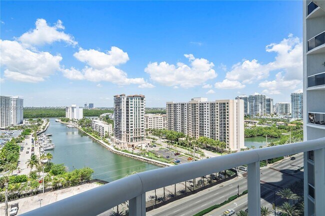 Building Photo - 15811 Collins Ave
