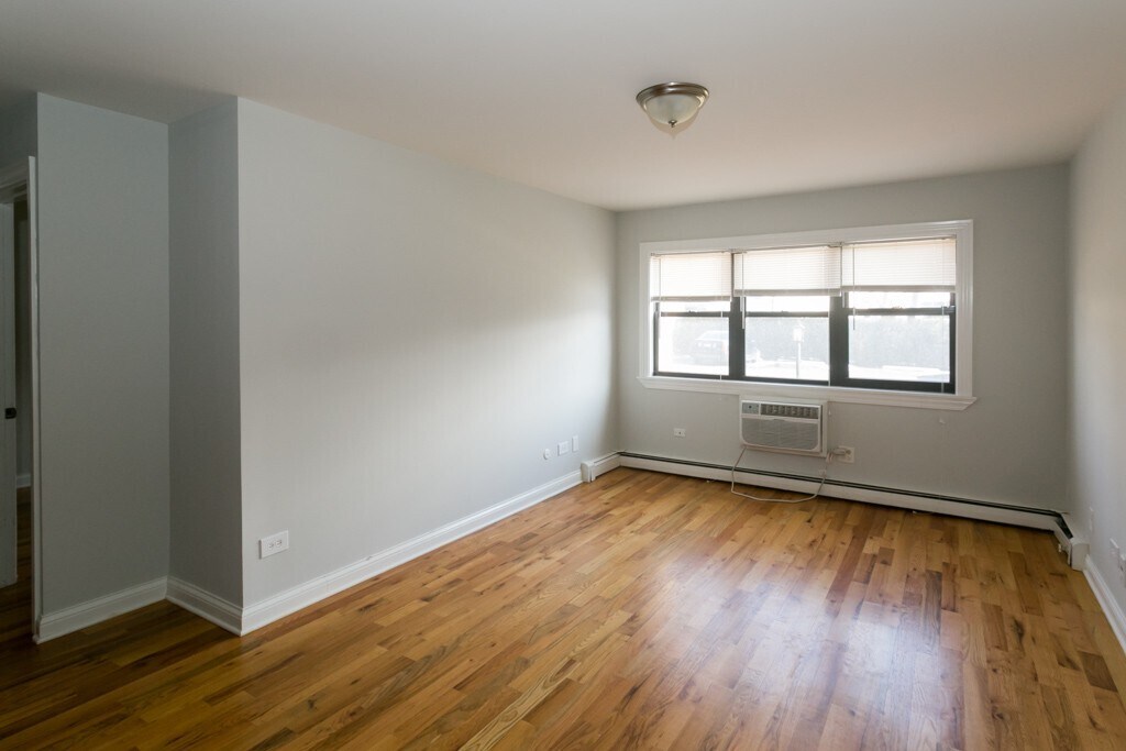 Building Photo - 696 Elm Pl