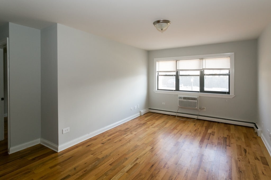 Building Photo - 701 Elm Pl