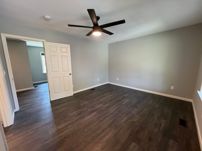 Building Photo - Charming 4/2.5 House in Armuchee- $1,995