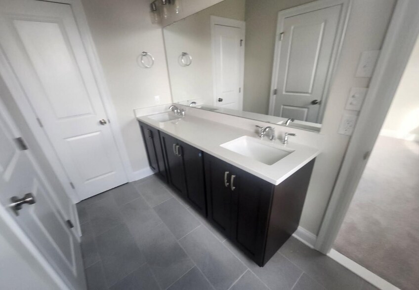 Building Photo - 328 Foxtail Ln