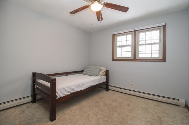 Building Photo - 213 Blueberry Dr