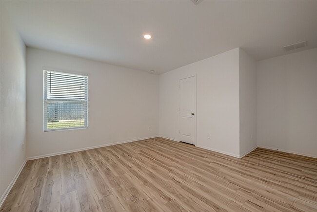 Building Photo - 18111 Robin Creek Dr