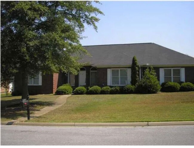 Primary Photo - Beautiful 4 Bedroom 3.5 Bath Brick Home Av...