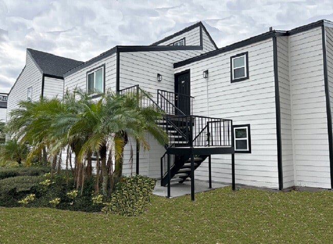 Building Photo - The Retreat at Altamonte Springs