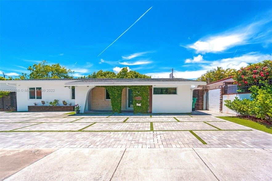 Building Photo - 1710 SW 29th Ave