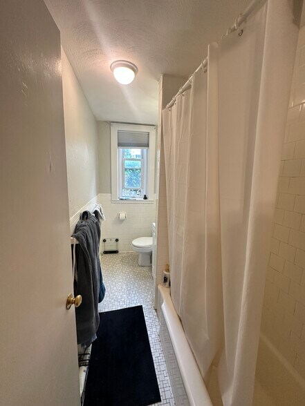 Building Photo - 1131 Broadway