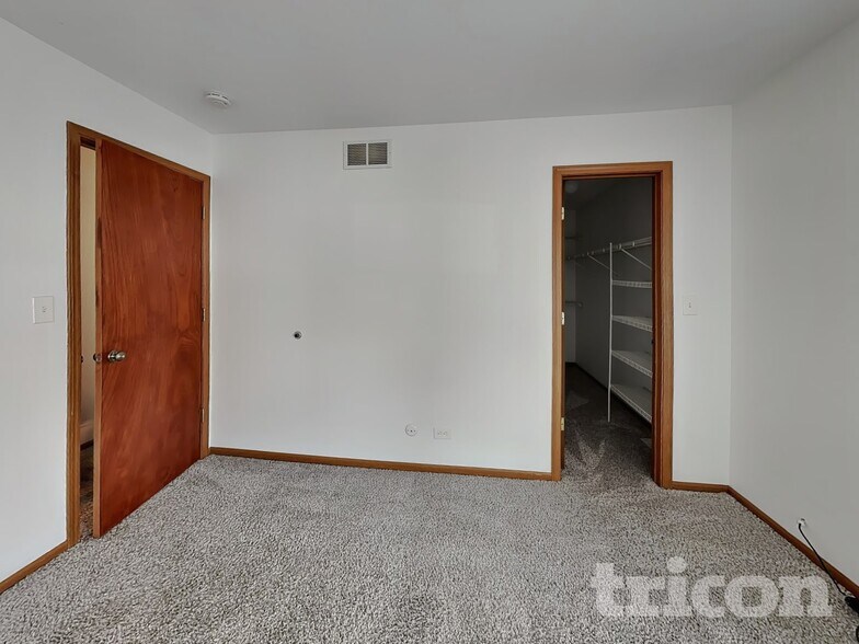 Building Photo - 1419 Farrington Ln