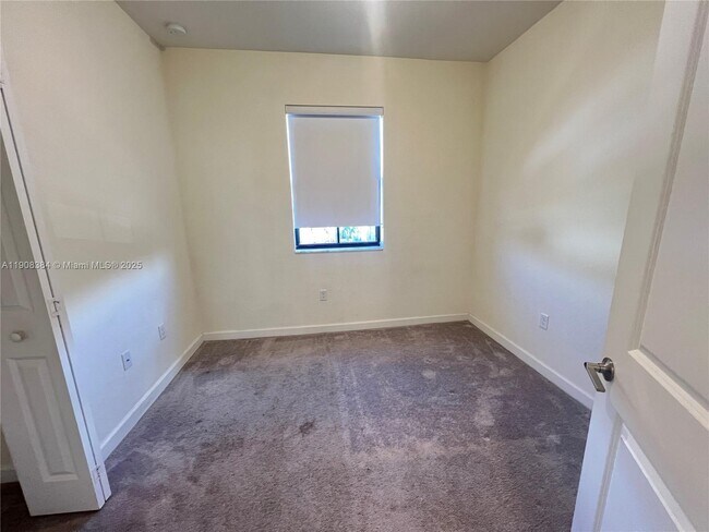 Building Photo - 11080 W 32nd Ln