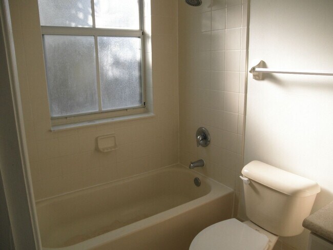 Building Photo - Shoma Townhomes