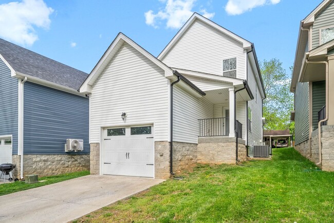 Building Photo - 3 Bedroom Home For Rent Near Historic Down...