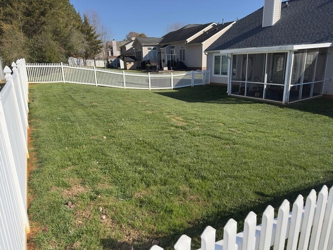 Building Photo - 1806 Hanford Hills Rd