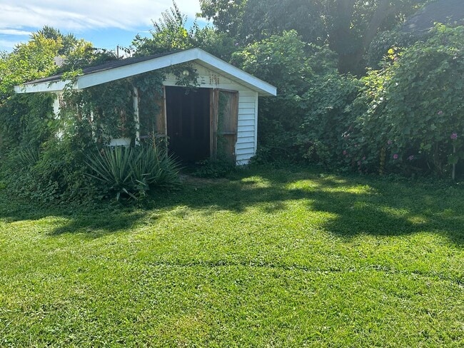 Building Photo - BEAUTIFUL 2 BEDROOM 1 BATH NEWLY REMODELED-- PRIME LOCATION!!!