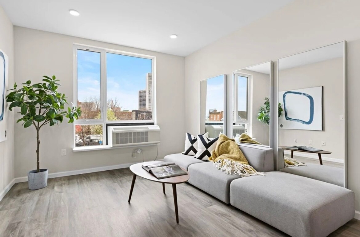 Building Photo - 9 Clark St