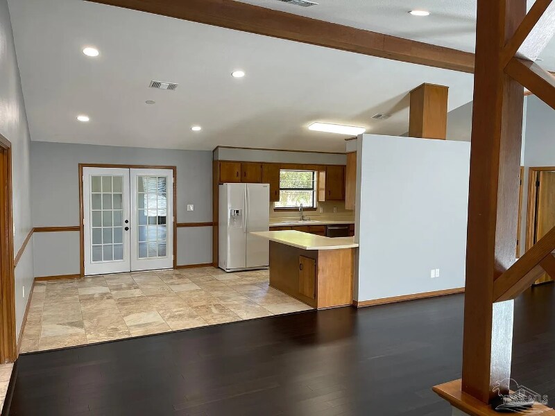 Building Photo - 1270 Palisade Rd