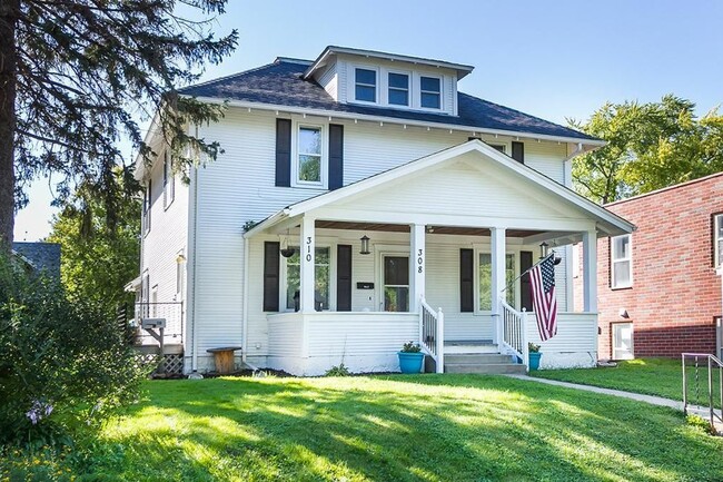 Building Photo - 308 S Pine St