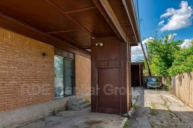 Building Photo - 5300 Wonder Dr