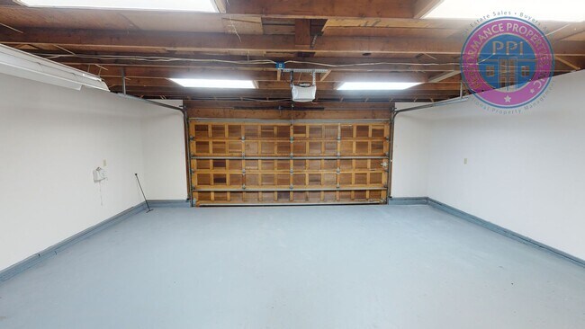 Building Photo - Lake Oswego Gem!!!  Single Level Ranch - Newly Updated