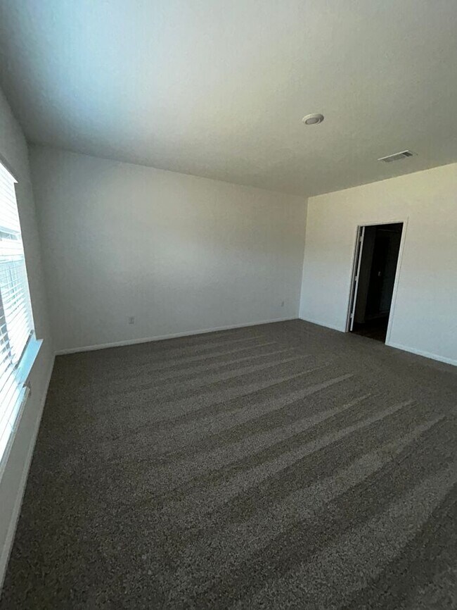 Building Photo - Charming 4 beds 3 baths in Leander!