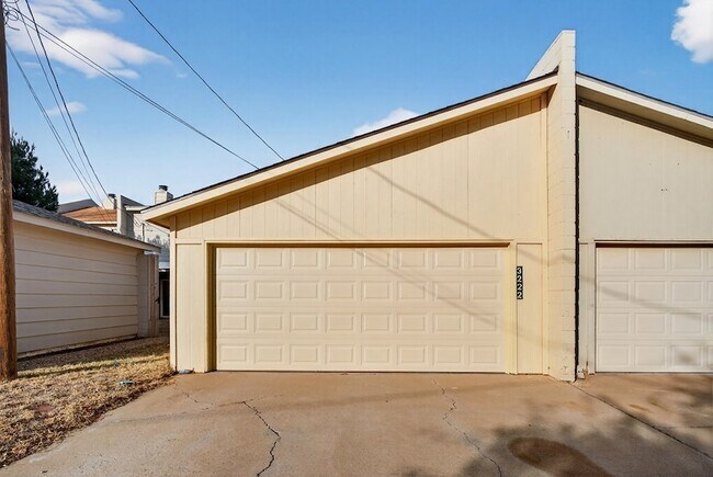 Building Photo - 3222 Preston Dr