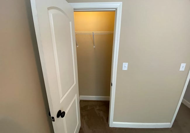 Building Photo - 3 Bedroom/2.5 Bath