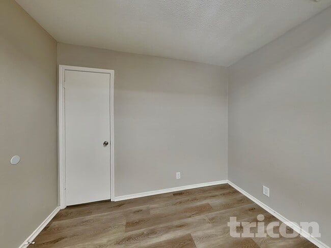 Building Photo - 10218 Basin Field Dr