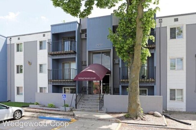 Building Photo - 2555-2557 Wedgewood Rd