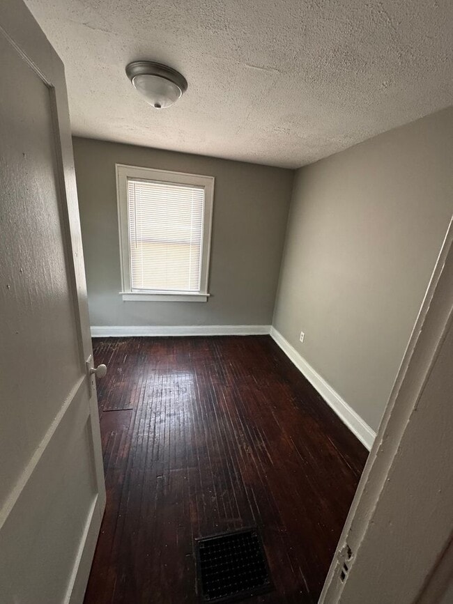 Building Photo - 1387 Briarwood Ave