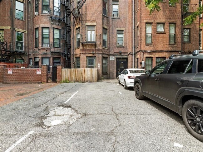 Building Photo - 228 Commonwealth Ave