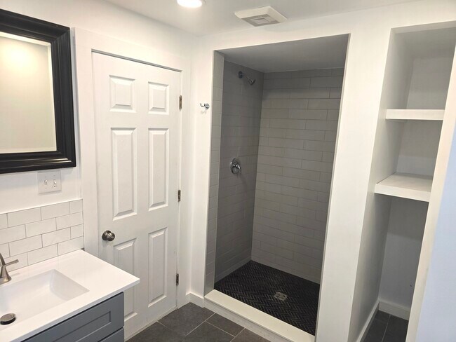 Building Photo - 4 Orchard St