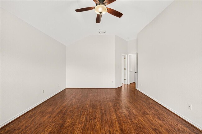 Building Photo - 3810 Los Arroyos Dr