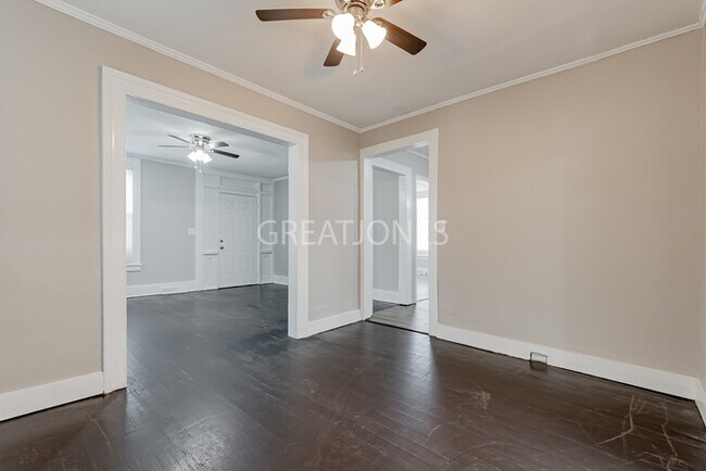 Building Photo - 906 Rosedale Arch