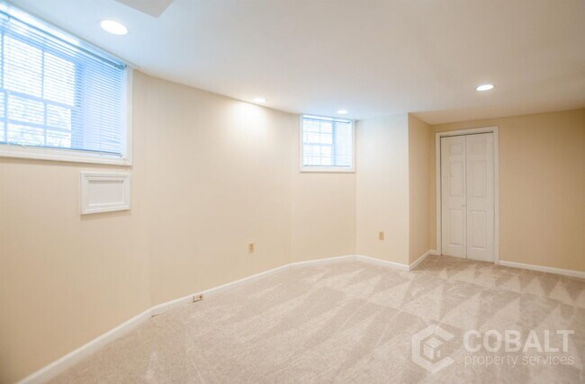 Building Photo - 867 Rosedale Rd NE