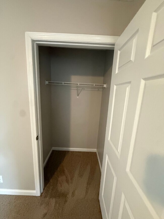 Building Photo - Spacious 2 Bedroom Duplex Near MTSU!