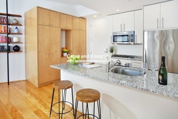 Building Photo - 35 Fay St