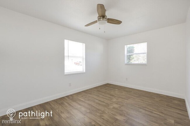 Building Photo - 3 br, 2 bath House - 2129 Willow Oak Drive...