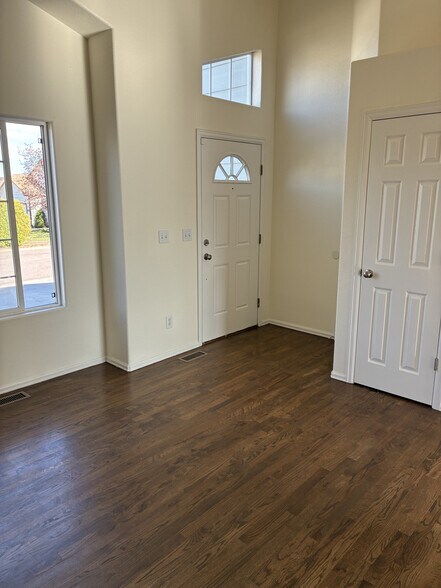 Building Photo - 8390 Dassel Dr