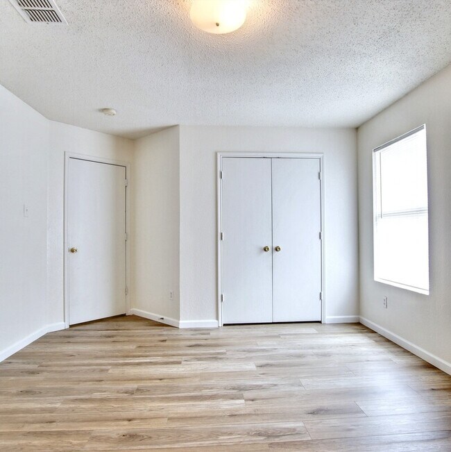 Building Photo - 8751 Gray Fox Ct