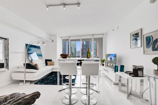 Building Photo - 475 Brickell Ave
