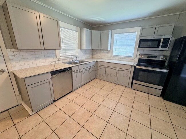 Building Photo - 3-Bedroom Home For Rent in Lake Charles