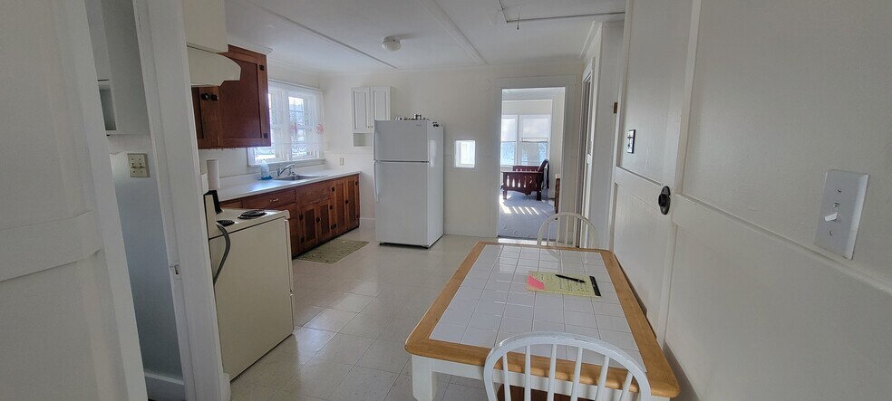 Building Photo - 361 Lakeside Ave