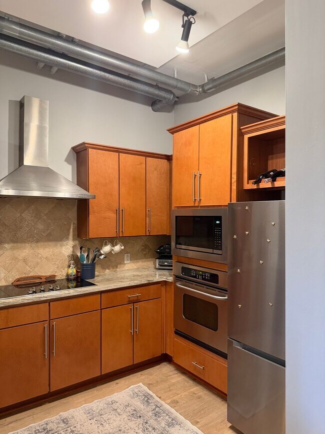 Building Photo - Two Bed/Two Bath Condo in Downtown