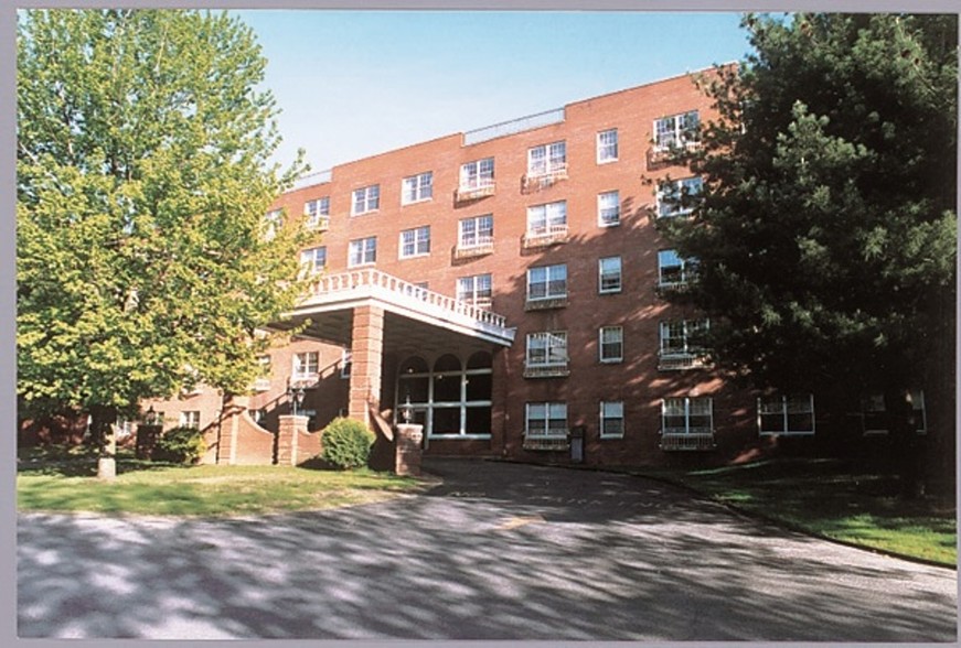 Primary Photo - Wade Towers & Garden Apartments