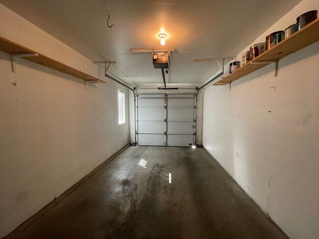 Building Photo - RARE Lake Oswego Bay Community 2Bd/2Ba in ...