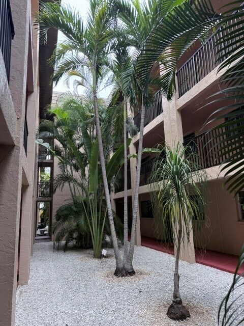 Building Photo - 3700 S Osprey Ave