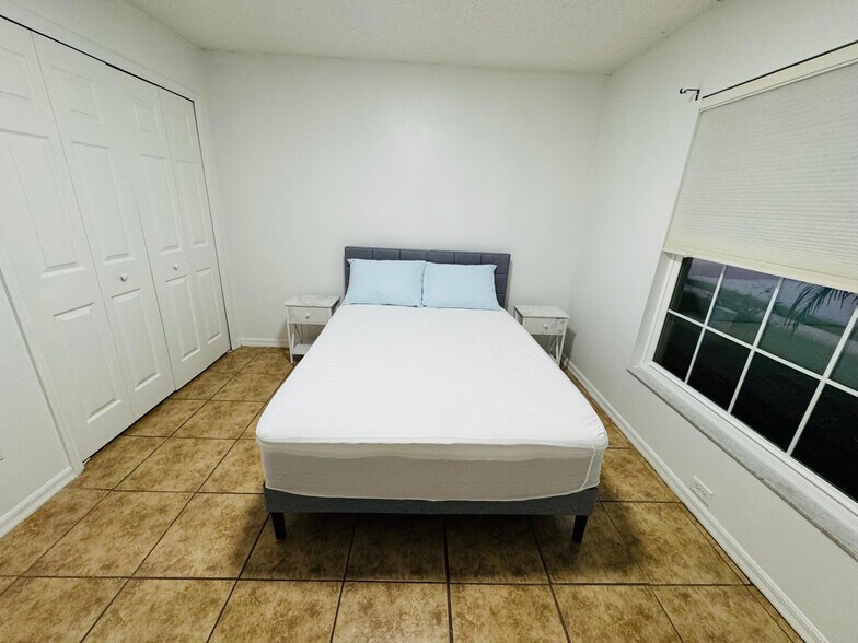 Private Room - 536 Cheshire Way