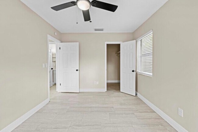 Building Photo - Updated 2 bedroom 1 bath with a Bonus Room