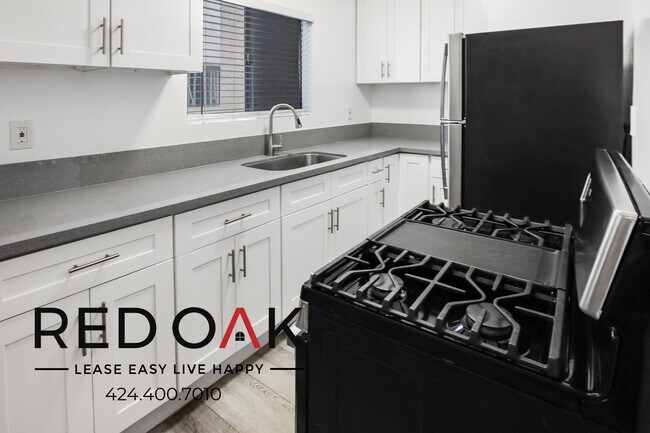 Building Photo - 290 Loma Dr