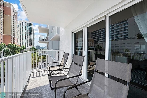 Building Photo - 95 N Birch Rd