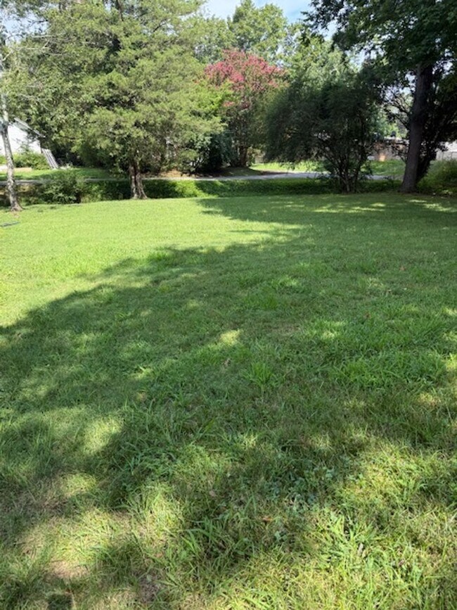 Building Photo - Beautiful remodeled home